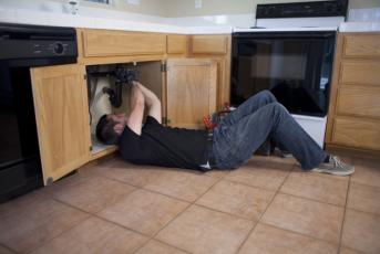 Citrus Heights plumbing contractor fixes a kitchen sink drain